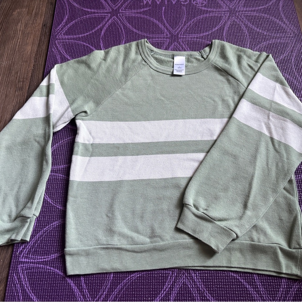 Nordstrom green long sleeved tee size L (10/12)